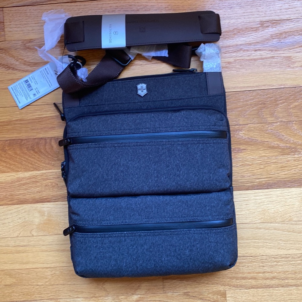 NWT Victorinix Architecture Urban cross body bag gray with brown strap